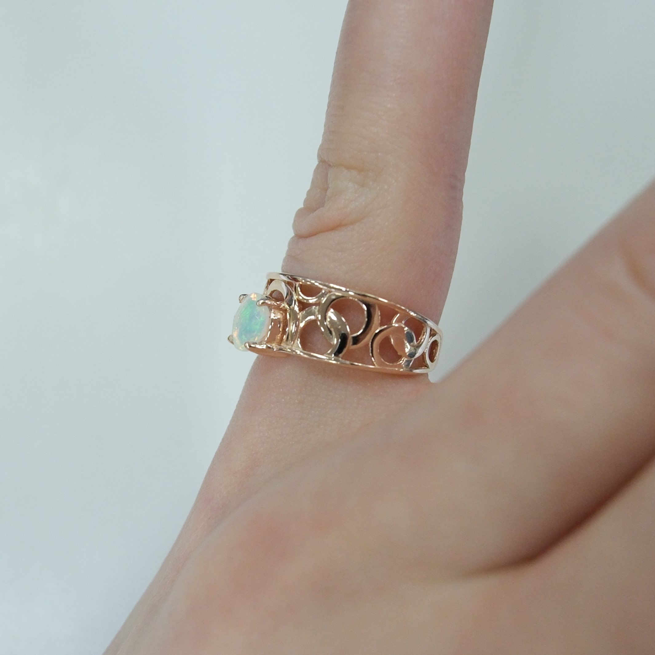 Серебряное кольцо с опалом